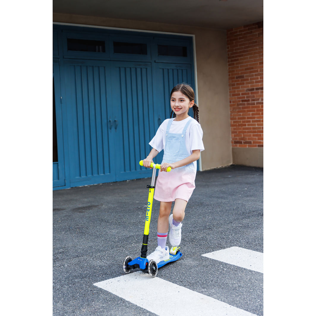Micro Scooter Maxi Deluxe Foldable LED, Neon Canary Yellow
