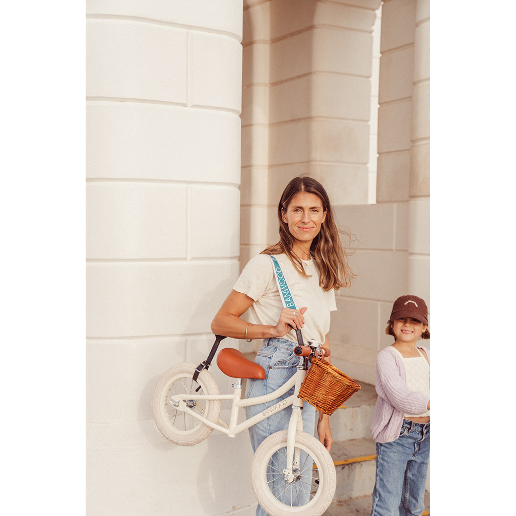 Banwood Carry Strap, Shoulder Strap for Skateboard, Scooter, and Balance Bike – Cream