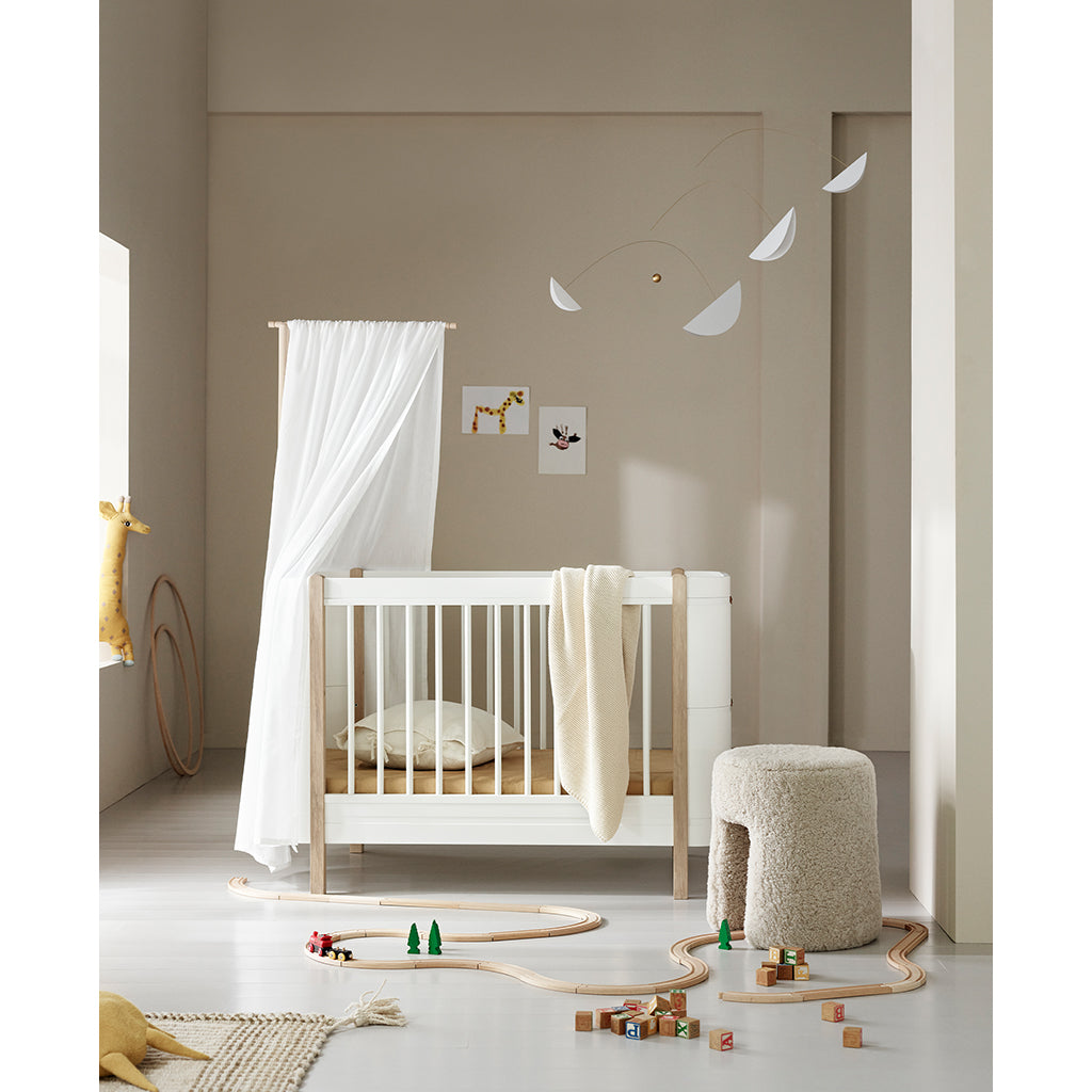 Oliver Furniture, Wood Mini+ Crib including Junior Kit – White/Oak