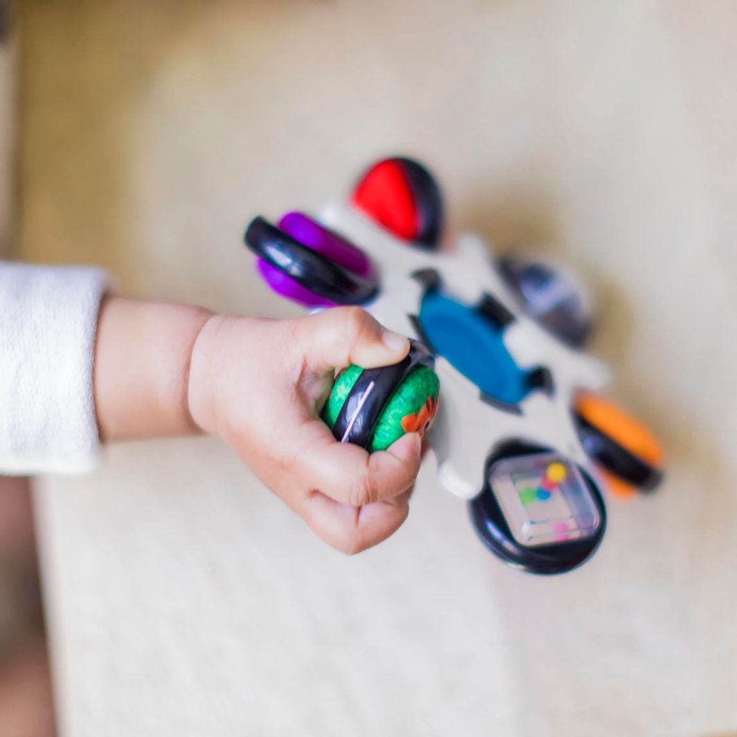 BABY Einstein Curiosity Clutch™ sensorisk legetøj