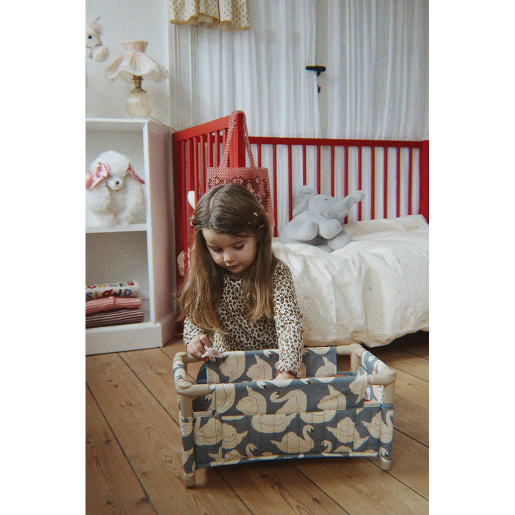 Konges Sløjd Doll Travel Cot - Swan