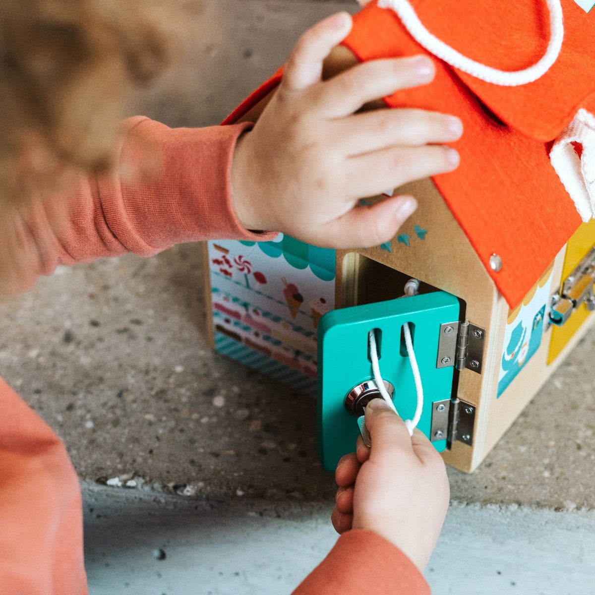 Lilliputiens Activity House – Open and Close