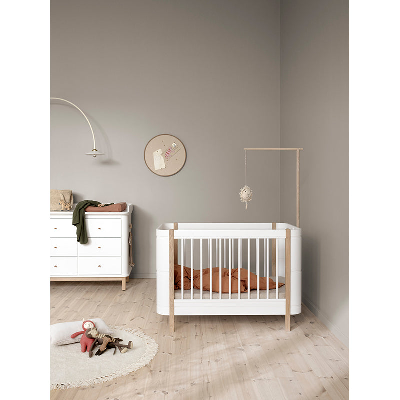 Oliver Furniture Wood Holder for Mini+ Basic Bed Canopy or Mobile, White