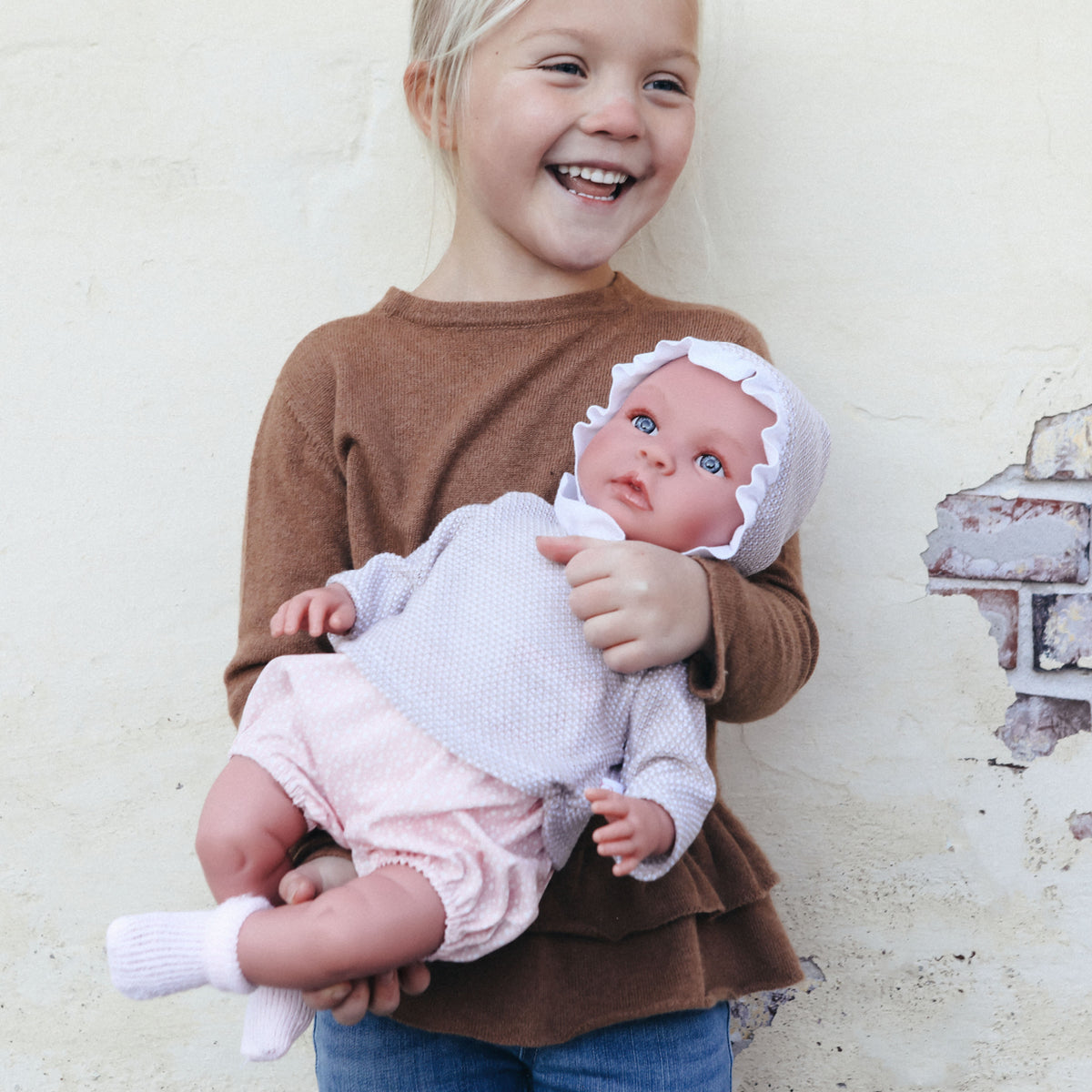 Así Leonora babydukke, 46 cm - Rosa mamelukker og beige bluse