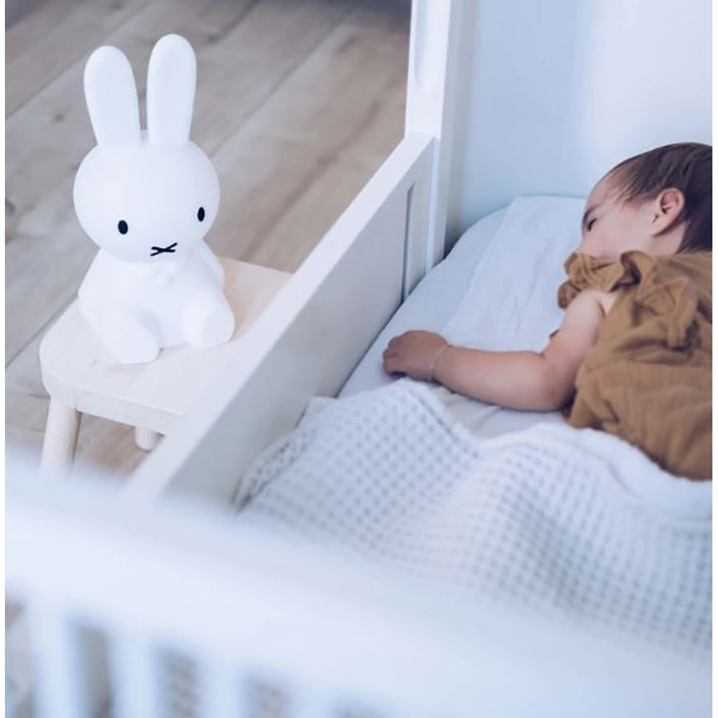 Mr Maria Miffy First Light, natlampe til børn, 30 cm - Kaninlampe i blød silikone