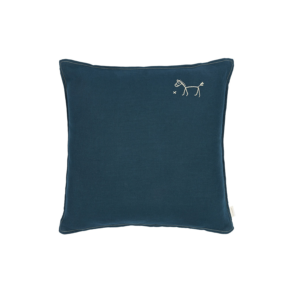 Nobodinoz broderet pude, 45 x 45 cm, vasket fransk hør - Deep blue