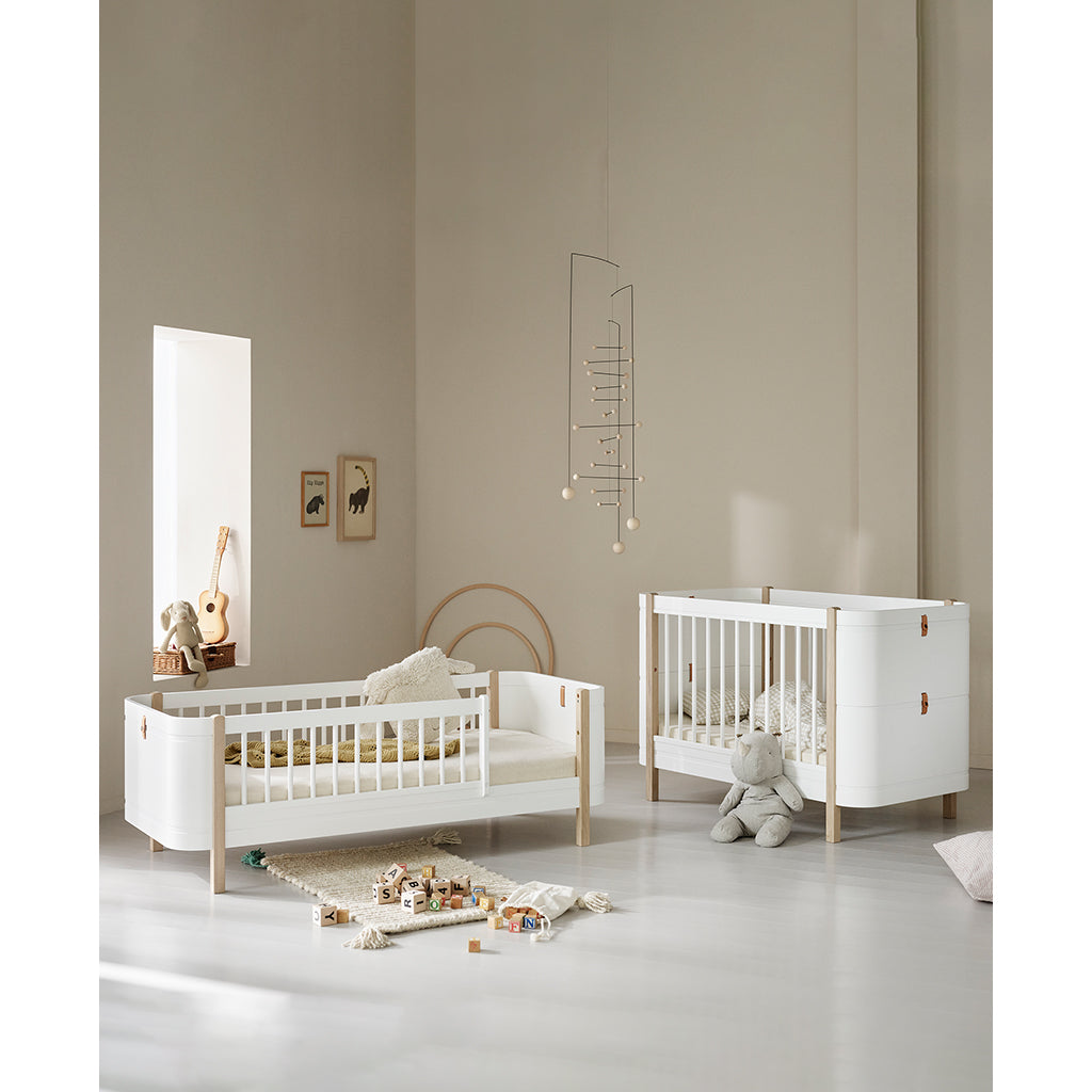 Oliver Furniture, Wood Mini+ Crib including Junior Kit – White/Oak