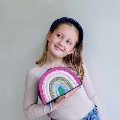 Mimi &amp; Lula smykkeskrin Radiant Rainbow i halvmåneformet model