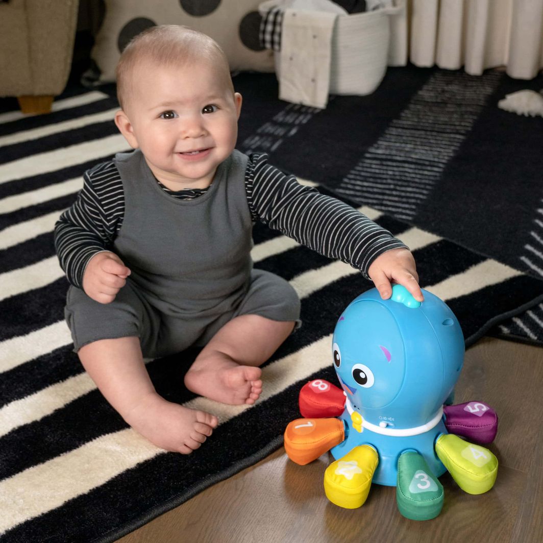 BABY Einstein 4-i-1 Crawl &amp; Chase Pal, Go Opus Go™