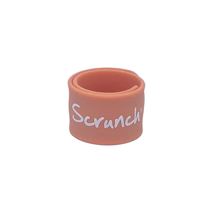 Scrunch armbånd til navn, ID-armbånd i farven koral