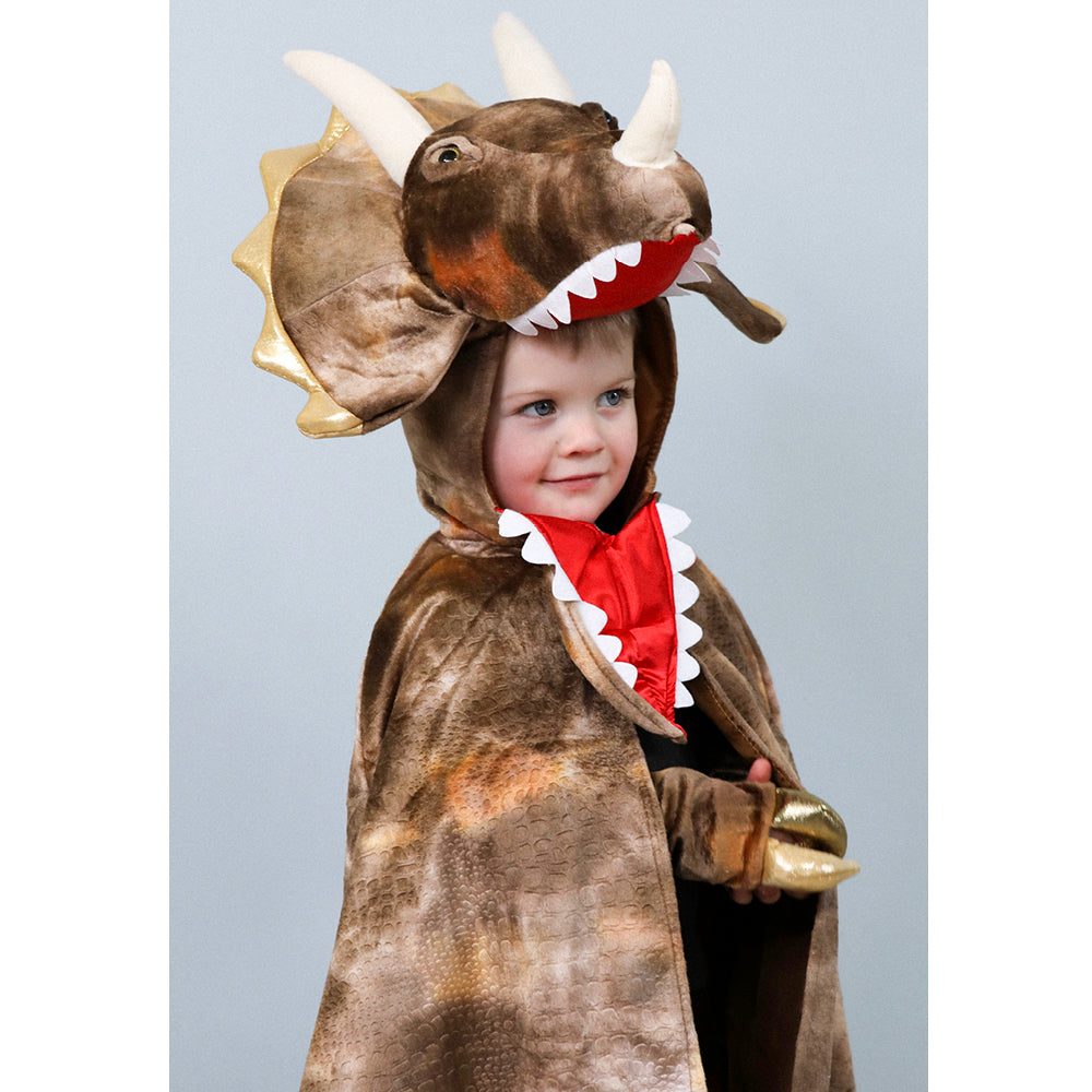 Fuld længdebillede af barn i Grandasaurus Triceratops Cape kostume