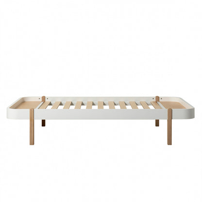 Oliver Furniture Wood Lounger seng, 120 x 200 cm, hvid/eg, forfra